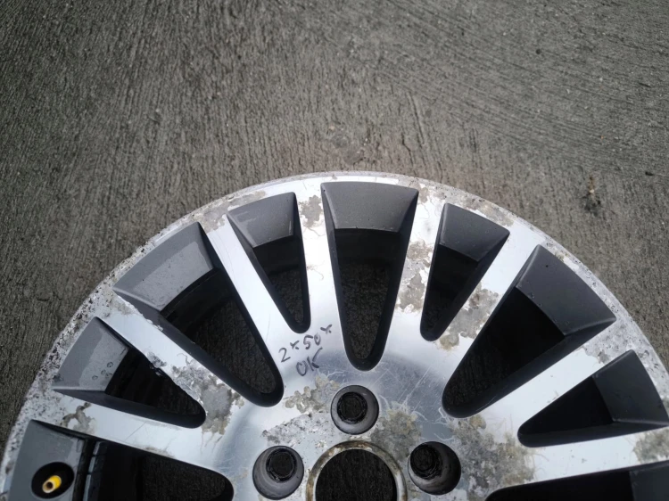FELGA ALUMINIOWA AUDI A3 A4 A6 VW SKODA 7.5J R17 ET56 8P0601025BE Z*50* OK
