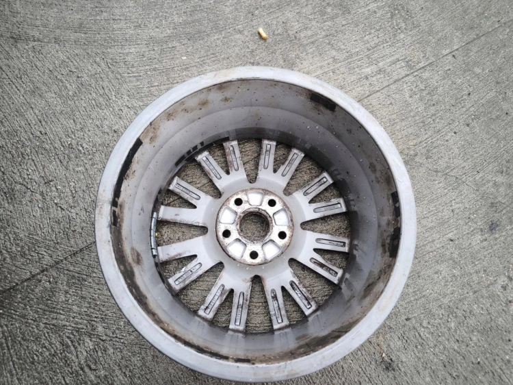 FELGA ALUMINIOWA AUDI A3 A4 A6 VW SKODA 7.5J R17 ET56 8P0601025BE Z*50* OK