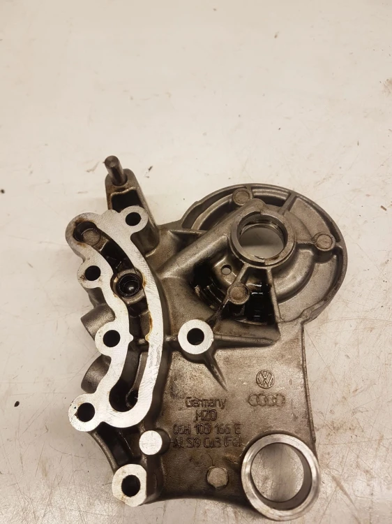OBUDOWA WAŁKÓW AUDI A4 B8 A5 1.8 TFSI 06H103166E