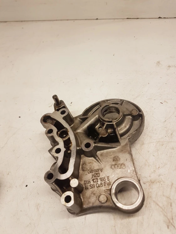 OBUDOWA WAŁKÓW AUDI A4 B8 A5 1.8 TFSI 06H103166E