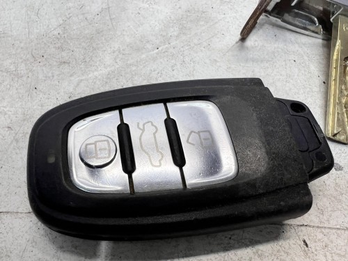 KLUCZYK PILOT AUDI A4 B8 A5 8T Q5 8R 8T0959754D 45/24