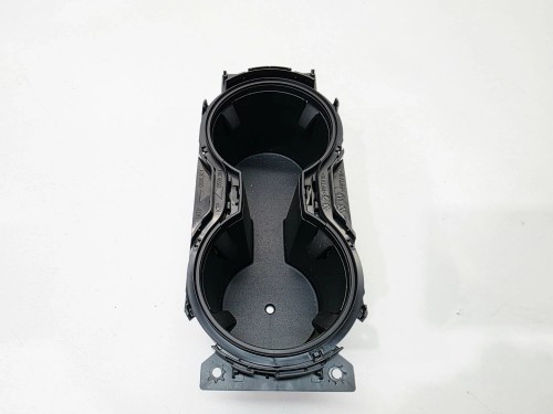 UCHWYT NA KUBKI AUDI A3 8Y 8Y0862533C