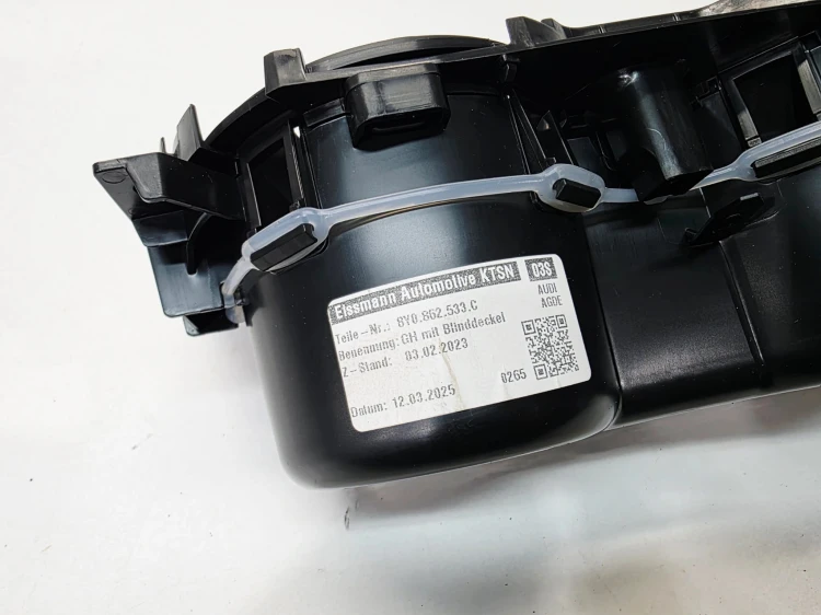 UCHWYT NA KUBKI AUDI A3 8Y 8Y0862533C
