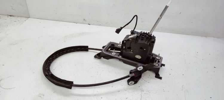 WYBIERAK LEWAREK AUTOMAT AUDI Q3 F3 5QH713023L