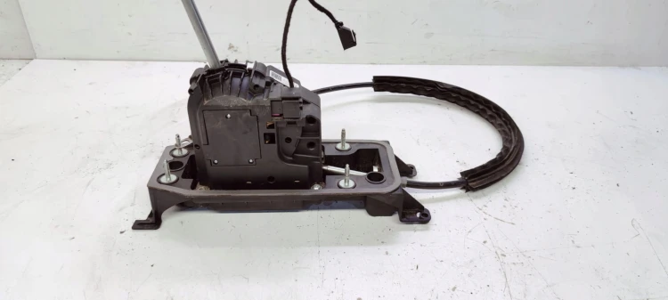 WYBIERAK LEWAREK AUTOMAT AUDI Q3 F3 5QH713023L