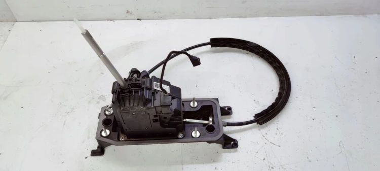 WYBIERAK LEWAREK AUTOMAT AUDI Q3 F3 5QH713023L