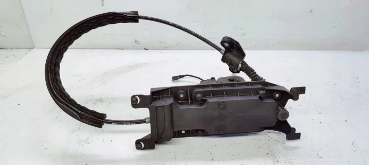 WYBIERAK LEWAREK AUTOMAT AUDI Q3 F3 5QH713023L
