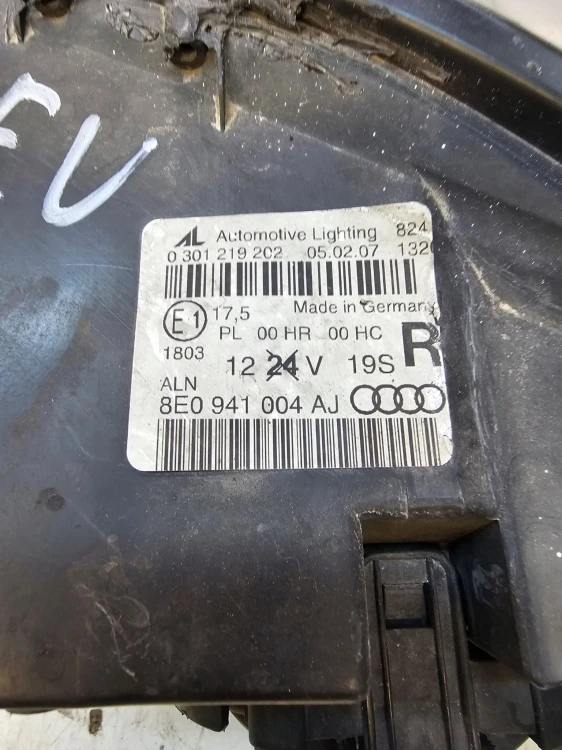 REFLEKTOR PRAWY AUDI A4 B7 8E0941004AJ EUROPA