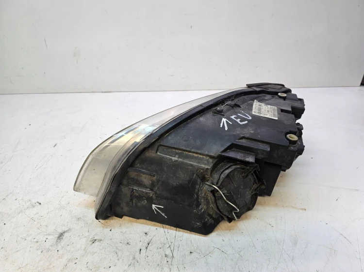 REFLEKTOR PRAWY AUDI A4 B7 8E0941004AJ EUROPA
