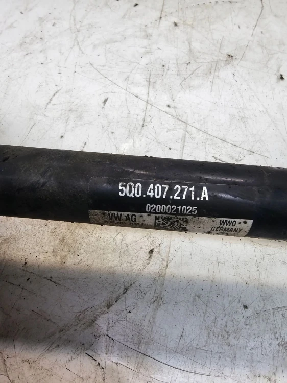 PÓŁOŚ LEWA KRÓTKA AUDI A3 8V VOLKSWAGEN SEAT SKODA 5Q0407271A