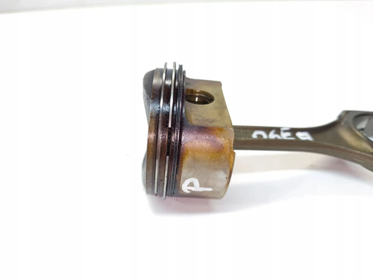 TŁOK + KORBOWÓD AUDI A4 B7 A6 C6 3.2 FSI AUK BKH 06EA 84L43 PRAWY