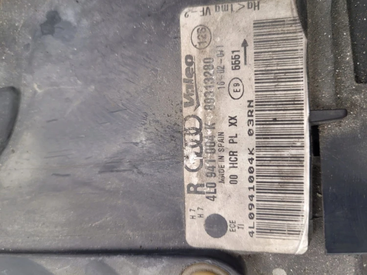 REFLEKTOR PRAWY ZWYKŁY AUDI Q7 4L 4L0941004K UK