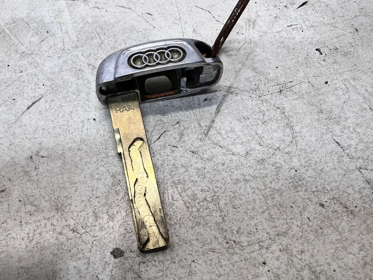 KLUCZYK PILOT AUDI A4 B8 A5 8T Q5 8R 8T0959754D 45/24