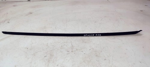 LISTWA ZGARNIAJĄCA SZYBY PRAWA AUDI A3 8P0854328