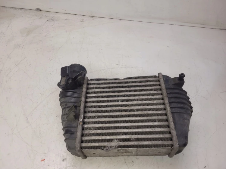 CHŁODNICA INTERCOOLER AUDI A6 C6 2.0 4F0145805AD