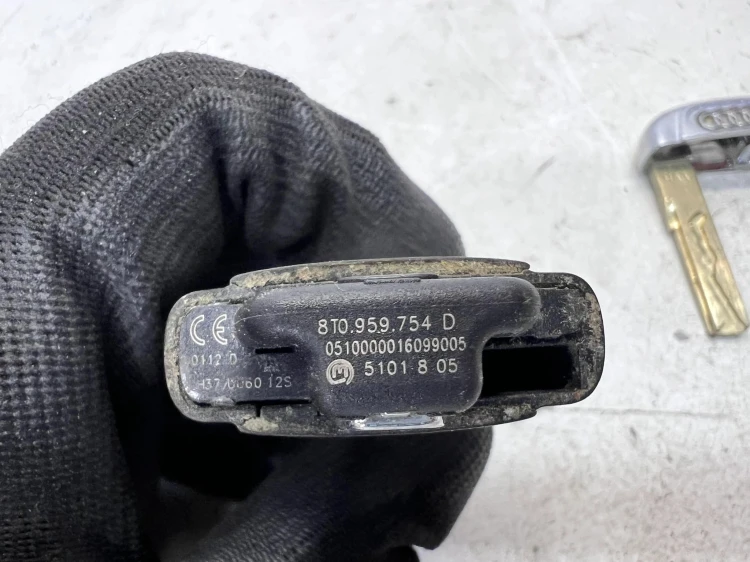 KLUCZYK PILOT AUDI A4 B8 A5 8T Q5 8R 8T0959754D 45/24