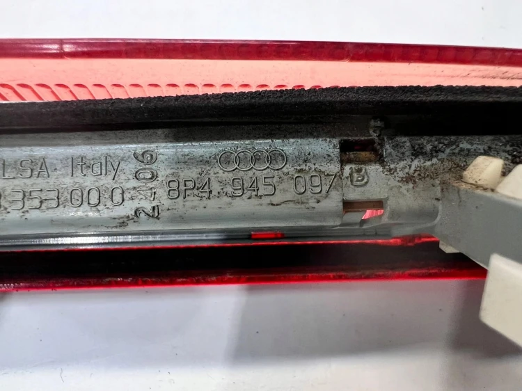 ŚWIATŁO STOP STOPU TRZECIE AUDI A3 8P LIFT 5-D 8P4945097B