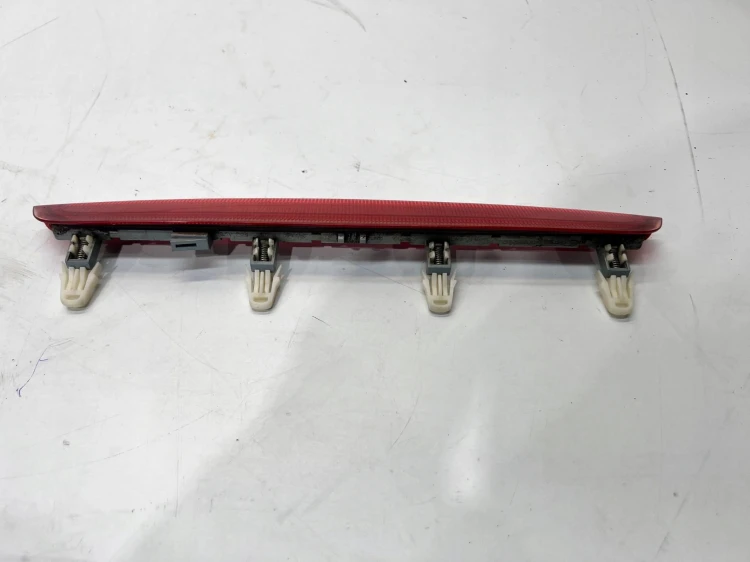 ŚWIATŁO STOP STOPU TRZECIE AUDI A3 8P LIFT 5-D 8P4945097B