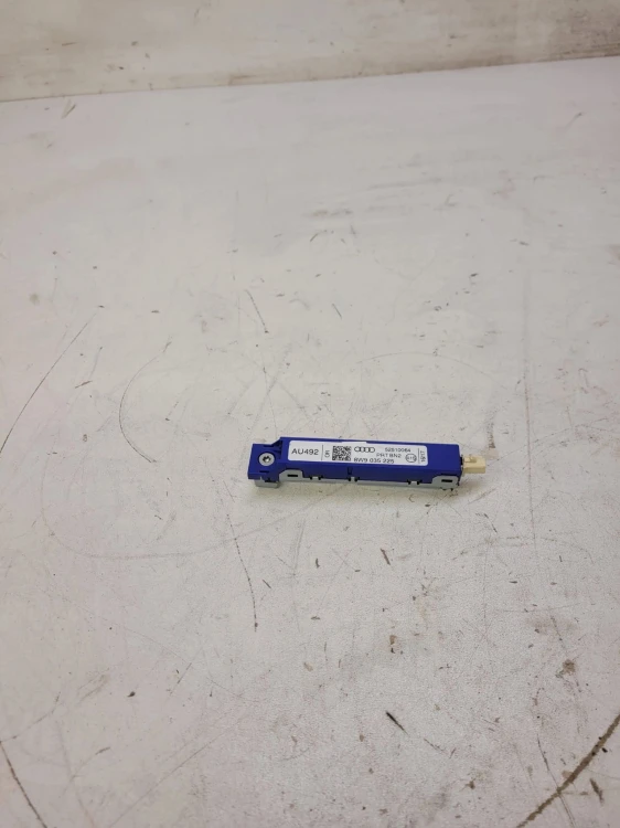WZMACNIACZ ANTENOWY AUDI A4 B9 A5 F5 8W9035225
