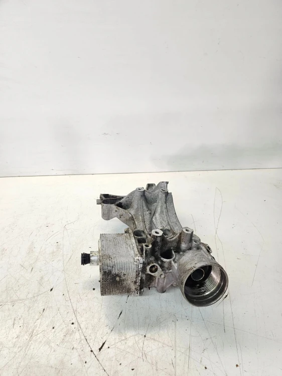 PODSTAWA FILTRA OLEJU ŁAPA ALTERNATORA AUDI A4 B8 A5 8T 1.8 TFSI 06L903143L