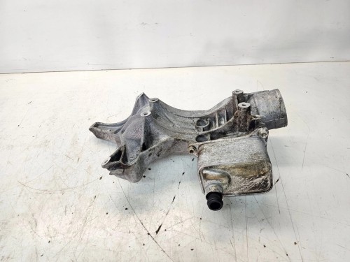 PODSTAWA FILTRA OLEJU ŁAPA ALTERNATORA AUDI A4 B8 A5 8T 1.8 TFSI 06L903143L