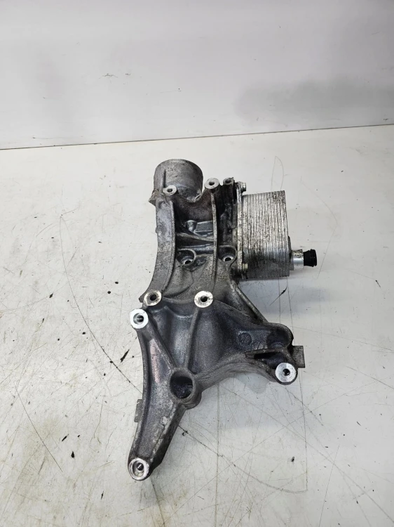 PODSTAWA FILTRA OLEJU ŁAPA ALTERNATORA AUDI A4 B8 A5 8T 1.8 TFSI 06L903143L