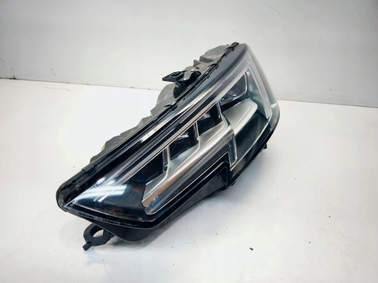 REFLEKTOR LAMPA LEWY PRZÓD MATRIX AUDI A4 B9 8W0941035 EUROPA