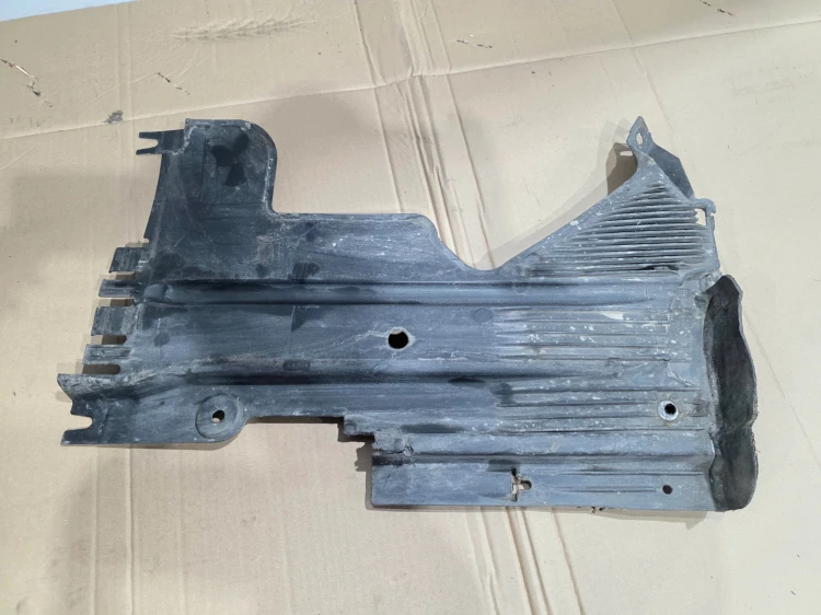 OSŁONA PŁYTA PODWOZIA PRAWY TYŁ AUDI A4 B8 A5 8T 8K0825216F 3/26