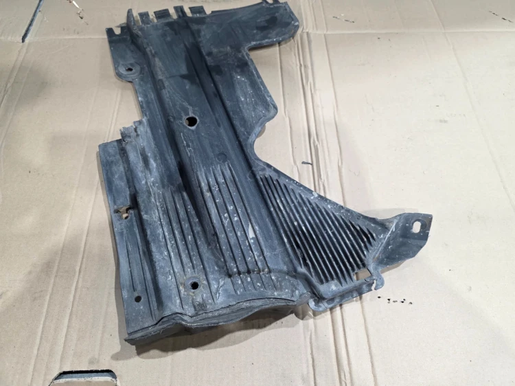 OSŁONA PŁYTA PODWOZIA PRAWY TYŁ AUDI A4 B8 A5 8T 8K0825216F 3/26