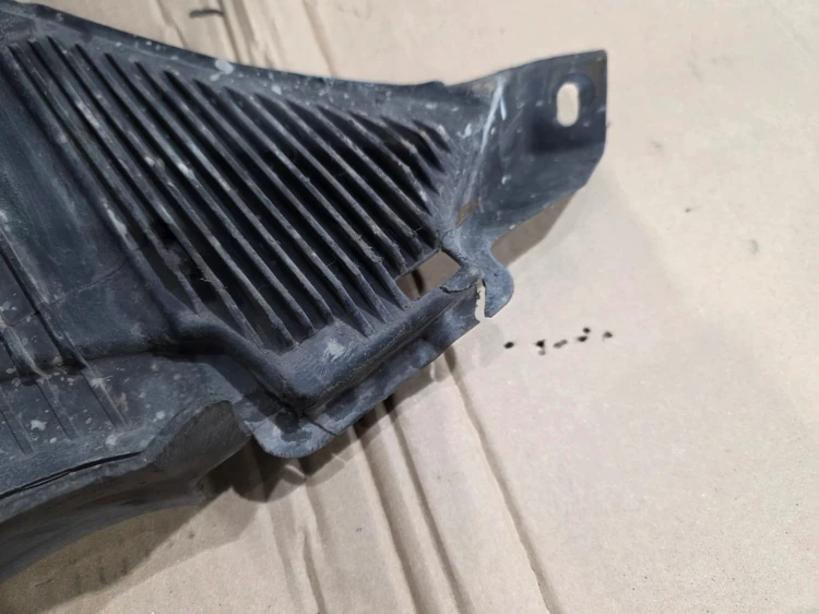 OSŁONA PŁYTA PODWOZIA PRAWY TYŁ AUDI A4 B8 A5 8T 8K0825216F 3/26