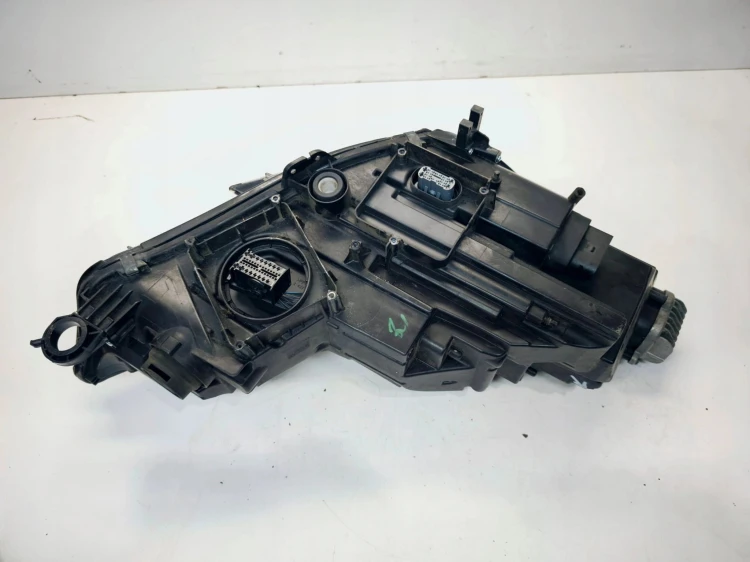 REFLEKTOR LAMPA LEWY PRZÓD MATRIX AUDI A4 B9 8W0941035 EUROPA