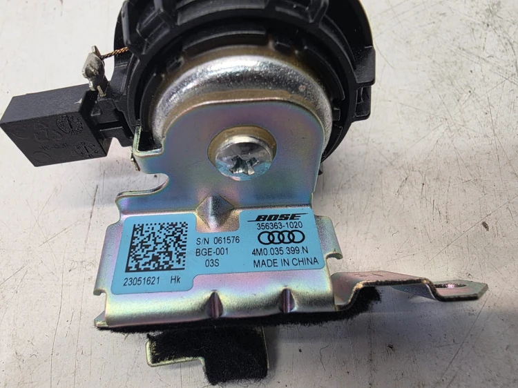 GŁOŚNIK WYSOKOTONOWY SŁUPKA A AUDI Q7 4M 4M0035399N BOSE