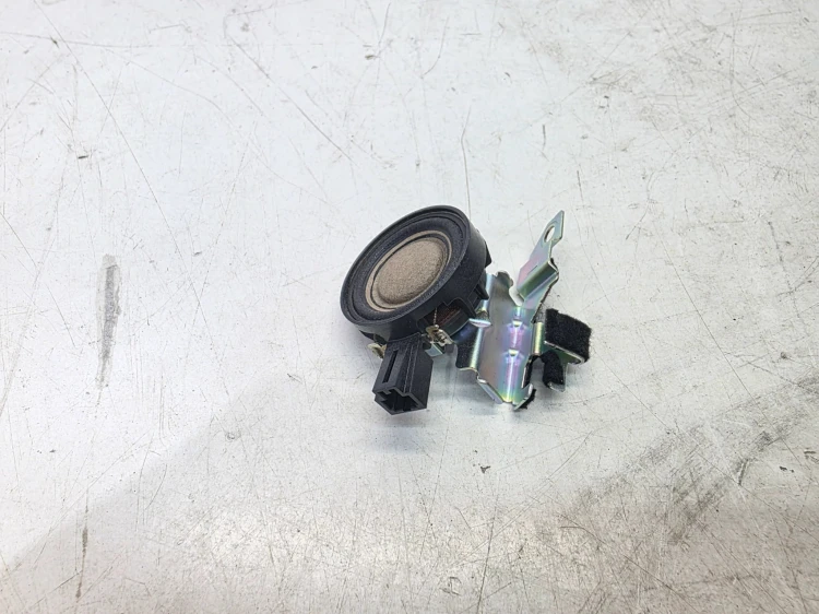 GŁOŚNIK WYSOKOTONOWY SŁUPKA A AUDI Q7 4M 4M0035399F BOSE