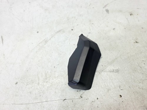 ZAŚLEPKA OSŁONA LAMPY LEWY TYŁ AUDI Q4 E-TRON 89E945255