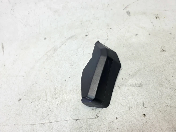 ZAŚLEPKA OSŁONA LAMPY LEWY TYŁ AUDI Q4 E-TRON 89E945255