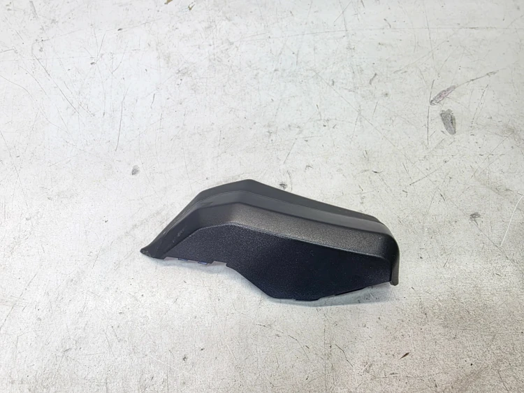 ZAŚLEPKA OSŁONA LAMPY LEWY TYŁ AUDI Q4 E-TRON 89E945255