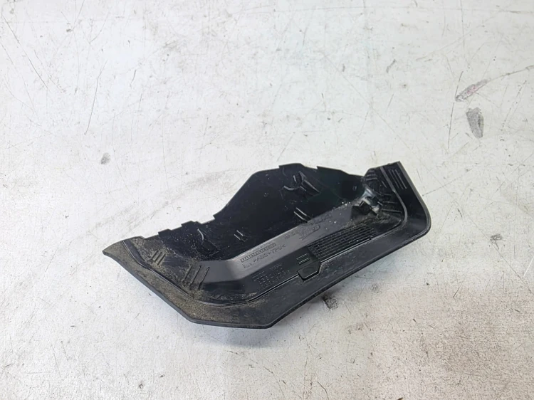 ZAŚLEPKA OSŁONA LAMPY LEWY TYŁ AUDI Q4 E-TRON 89E945255