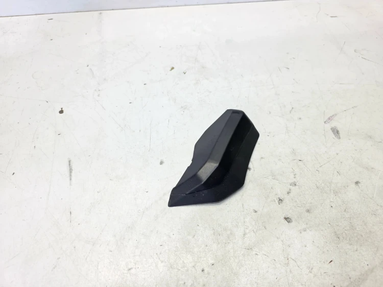 ZAŚLEPKA OSŁONA LAMPY PRAWY TYŁ AUDI Q4 E-TRON 89E945256