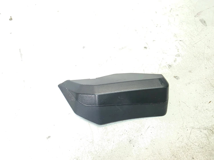 ZAŚLEPKA OSŁONA LAMPY PRAWY TYŁ AUDI Q4 E-TRON 89E945256