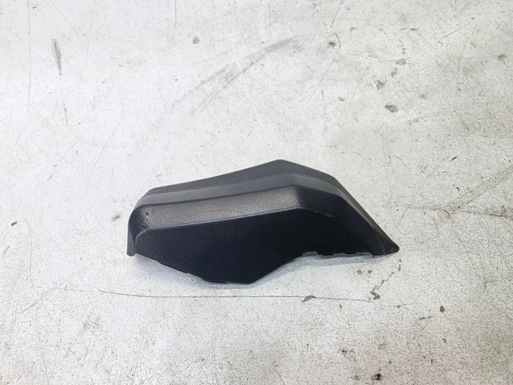 ZAŚLEPKA OSŁONA LAMPY PRAWY TYŁ AUDI Q4 E-TRON 89E945256