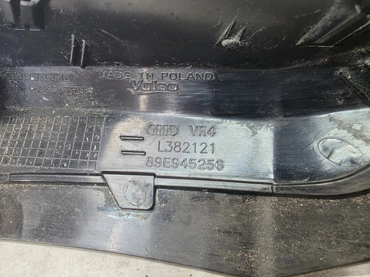 ZAŚLEPKA OSŁONA LAMPY PRAWY TYŁ AUDI Q4 E-TRON 89E945256