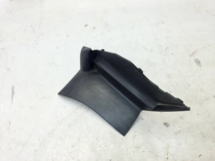 ZAŚLEPKA OSŁONA LAMPY PRAWY TYŁ AUDI Q4 E-TRON 89E945254