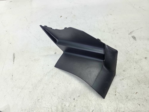 ZAŚLEPKA OSŁONA LAMPY LEWY TYŁ AUDI Q4 E-TRON 89E945253
