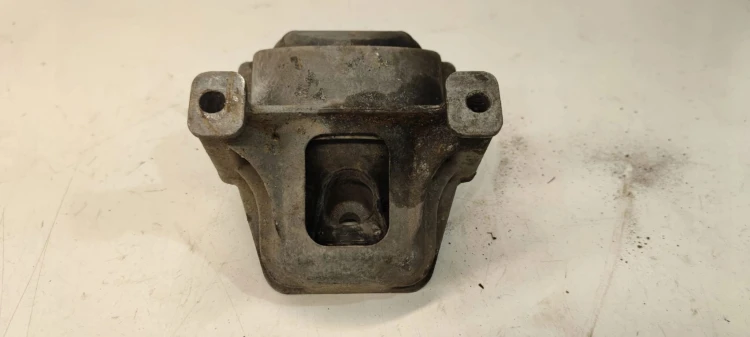 PODUSZKA SILNIKA L P AUDI A4 B8 A5 8T 8K0199381KA