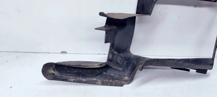 KIEROWNICA POWIETRZA LEWA AUDI Q7 3.0 4L0117335