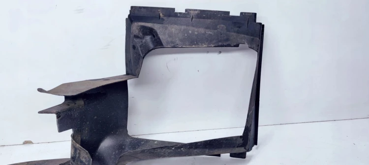 KIEROWNICA POWIETRZA LEWA AUDI Q7 3.0 4L0117335
