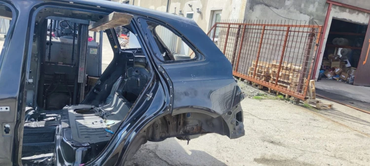 ĆWIARTKA BŁOTNIK PRÓG LEWY TYŁ AUDI Q5 8R LZ7L