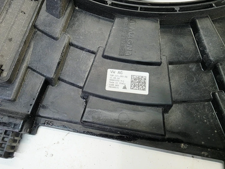 WENTYLATOR + OBUDOWA AUDI VOLKSWAGEN SEAT SKODA 5Q0121203DQ