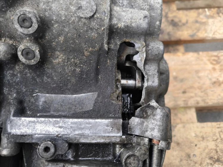 SKRZYNIA BIEGÓW AUDI VW SEAT AUTOMATYCZNA 1.6 TDI PWF USZKODZONA OBUDOWA !!