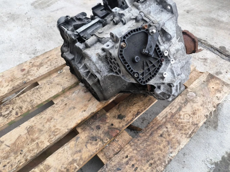 SKRZYNIA BIEGÓW AUDI VW SEAT AUTOMATYCZNA 1.6 TDI PWF USZKODZONA OBUDOWA !!